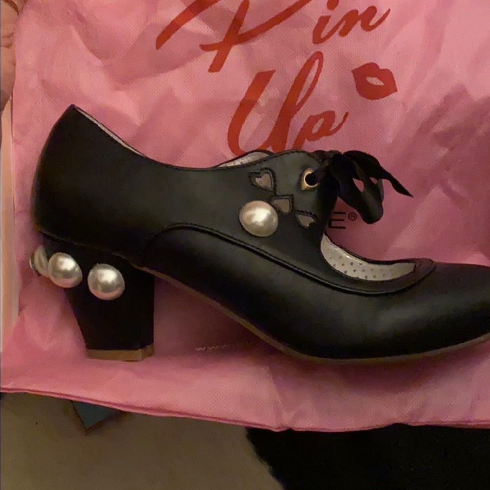 Bedazzled Pin Up shoes.Gucci look alike!Goth cute!